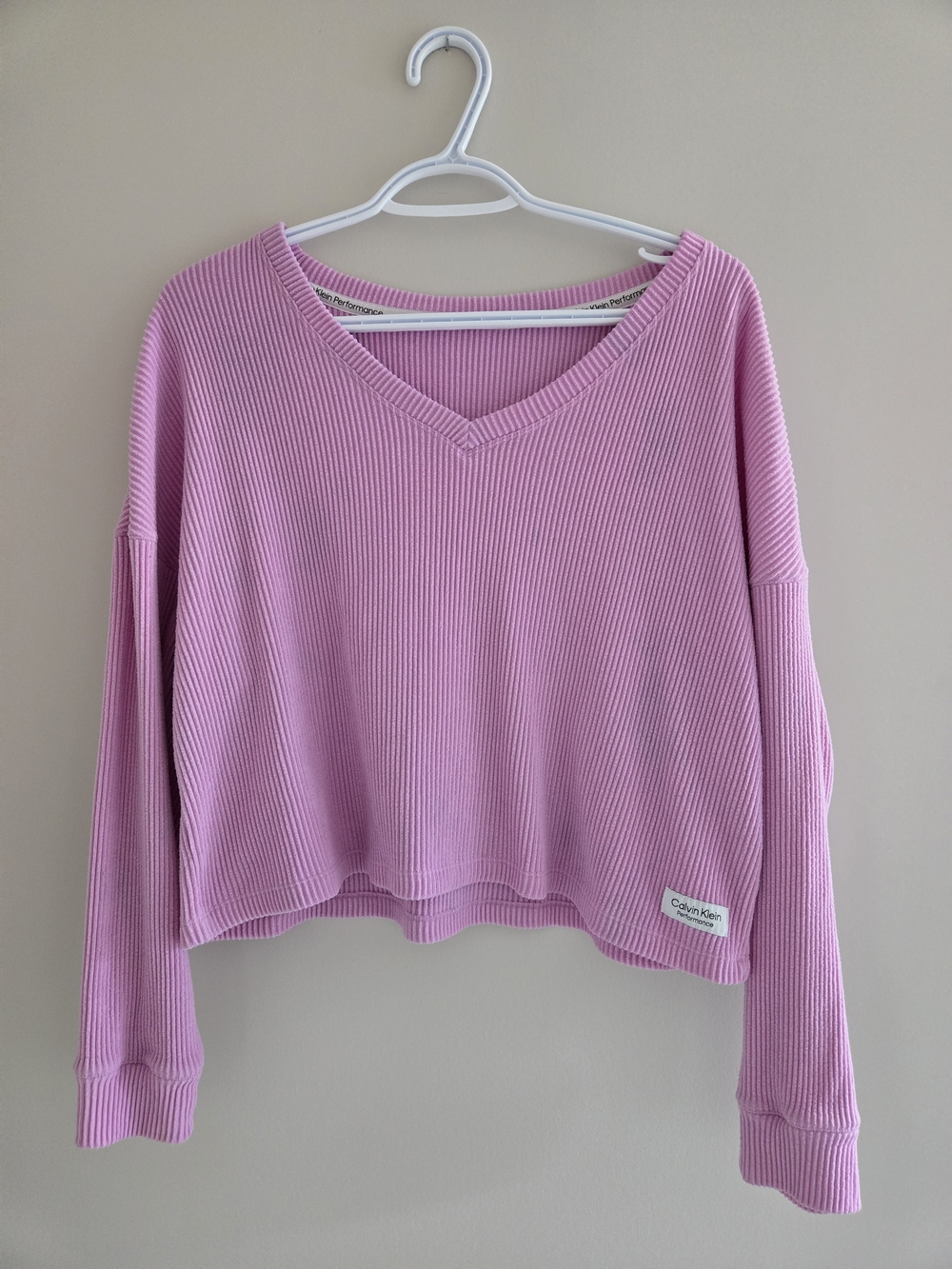 Calvin Klein Performance fuchsia pink ribbed v-neck cropped sweater, large